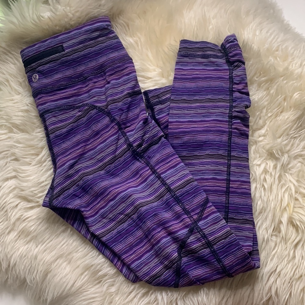 Lululemon Athletica purple striped legging pants cropped 4 small yoga activewear